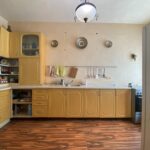 alt="Продаж будинок 308м2 у Гатному біля метро Теремки кухня"