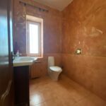 alt="Продаж будинок 308м2 у Гатному біля метро Теремки санвузол будинку"